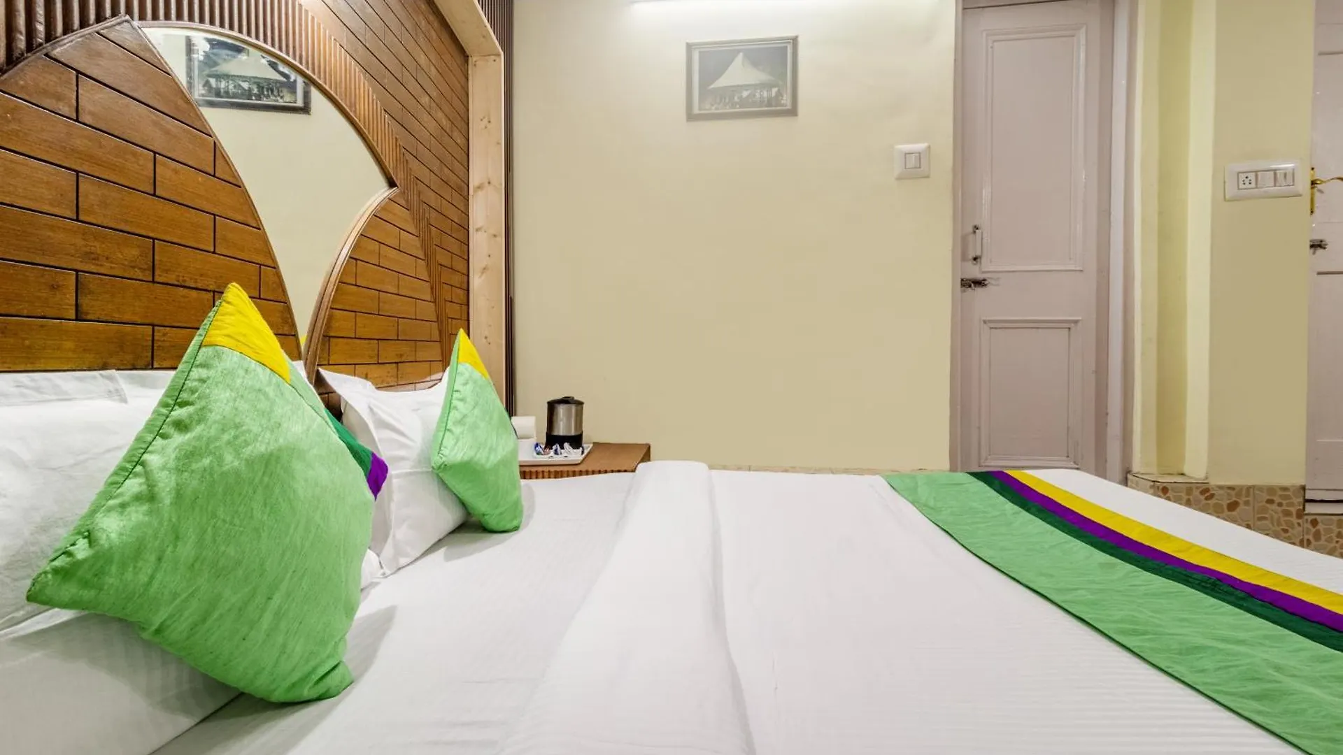 Hotel Treebo Greenland, Mall Road Shimla